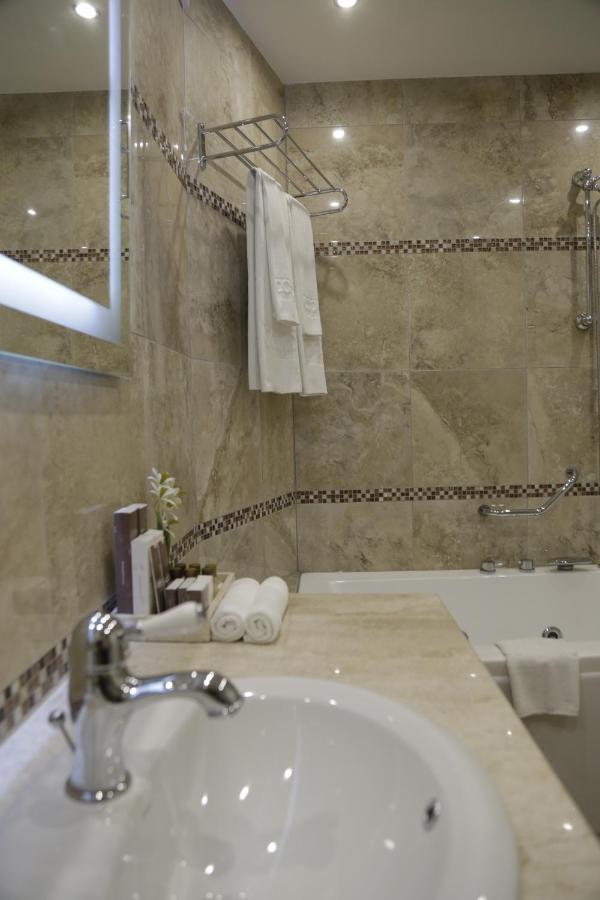 Otel Coop,