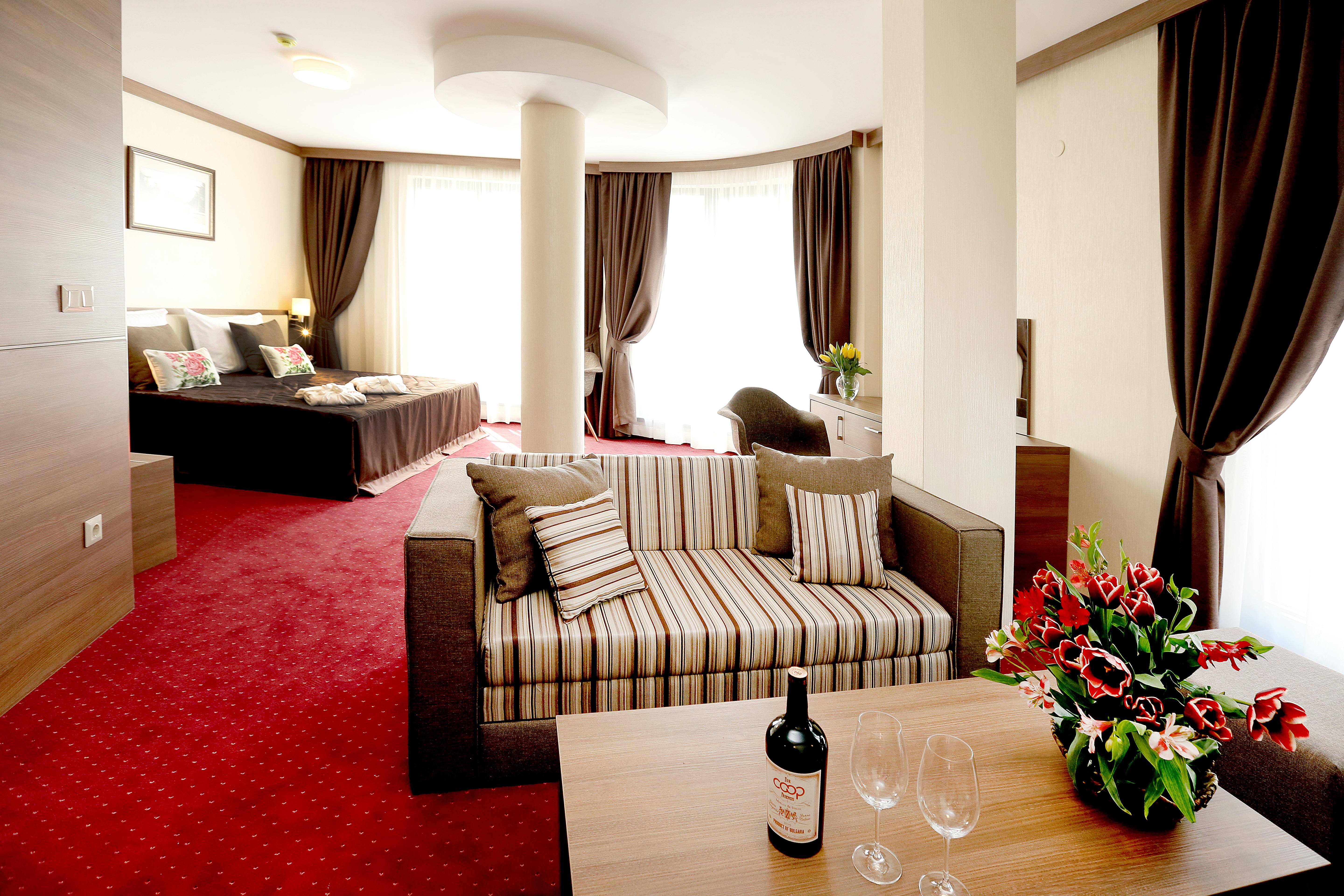 Coop, Otel