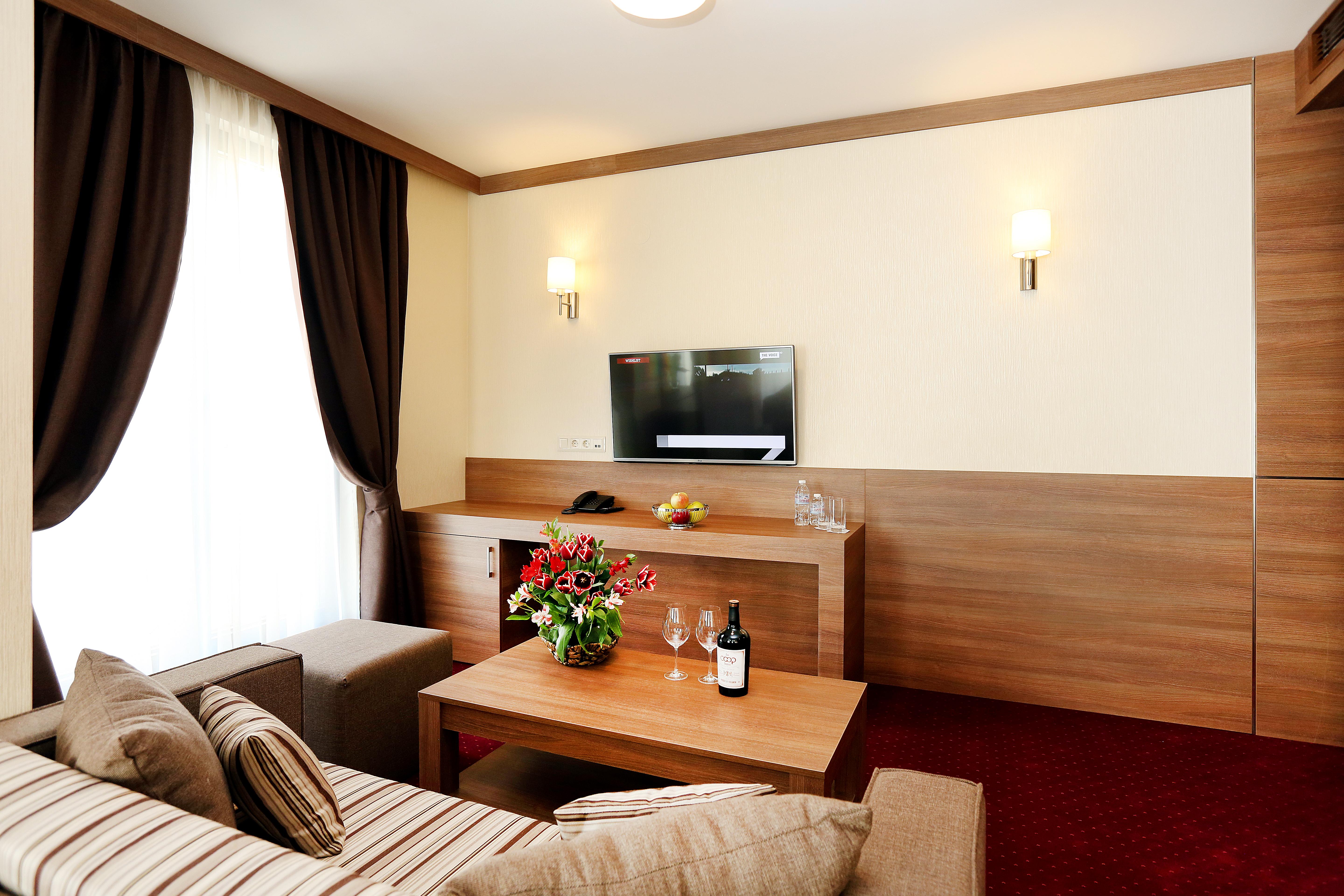 Otel Coop,