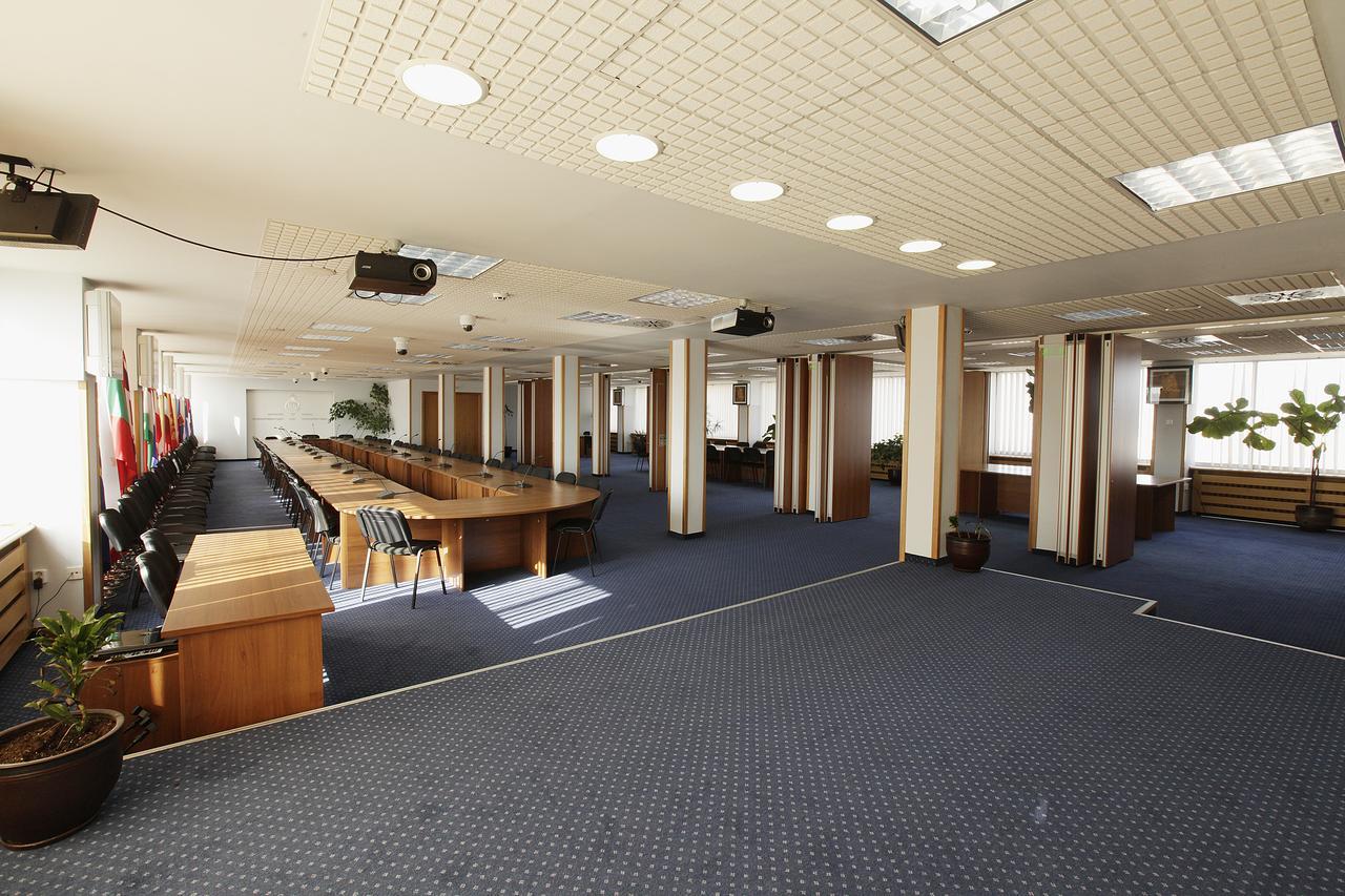 Coop, Otel